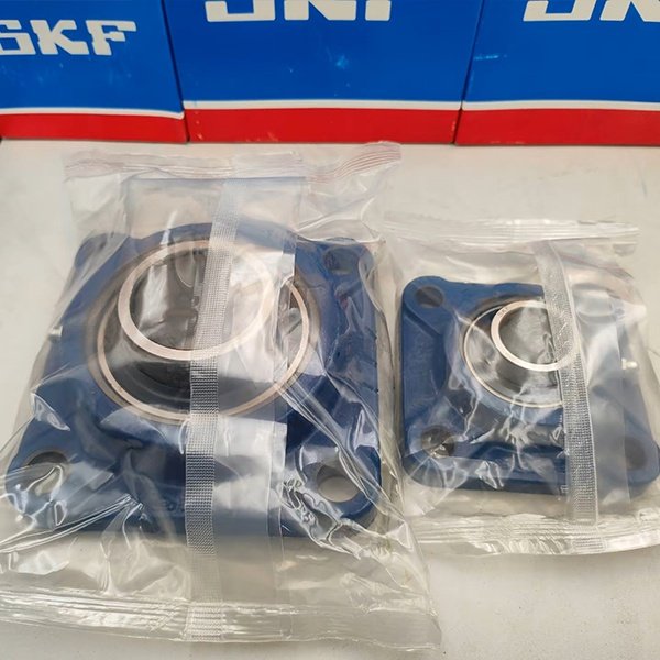 وحدة مبيت محمل كروي بإدخال شعاعي SKF UCF205