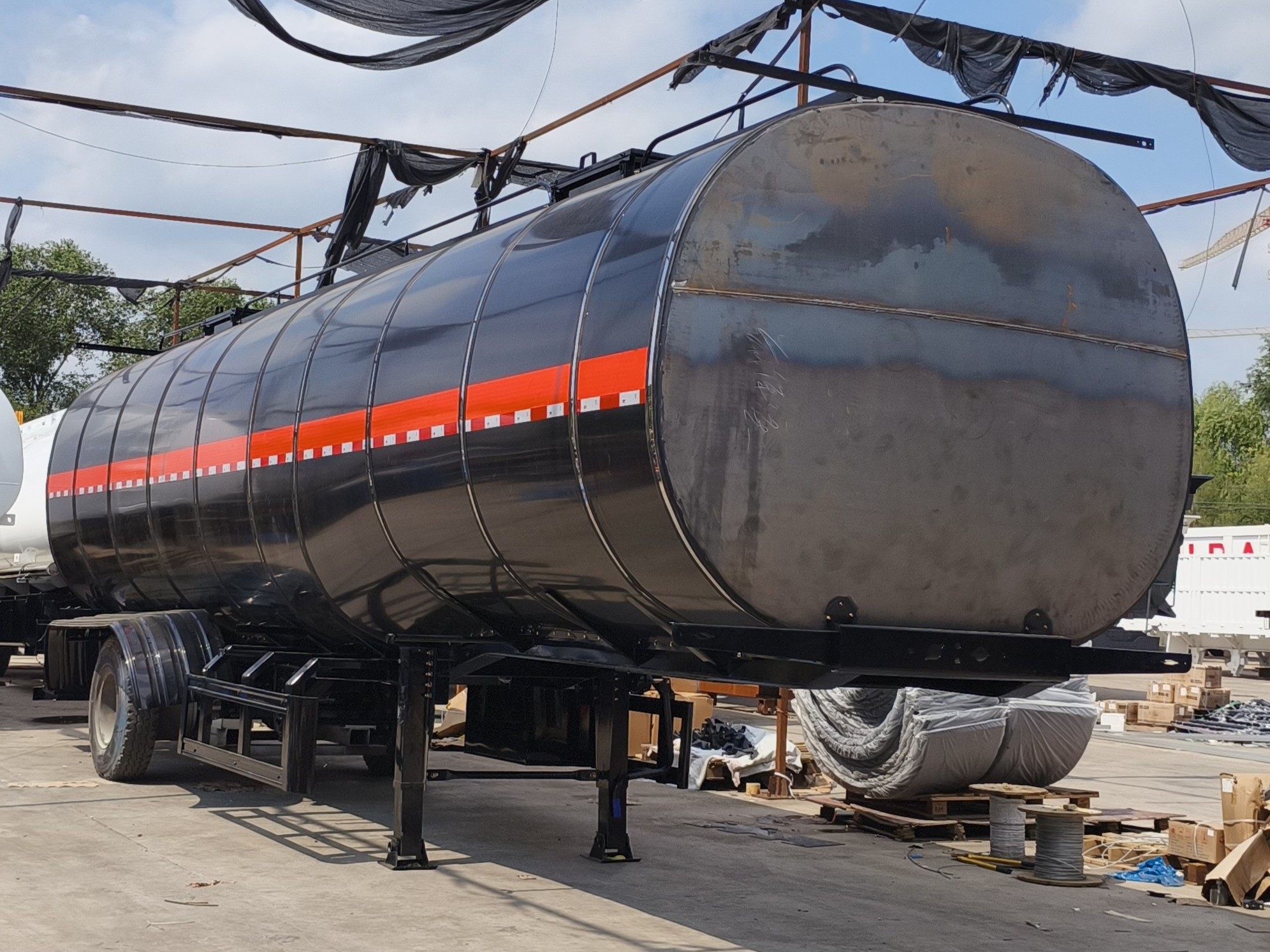 مقطورة نصفية لخزان البيتومين المُسخّن بسعة 40000L