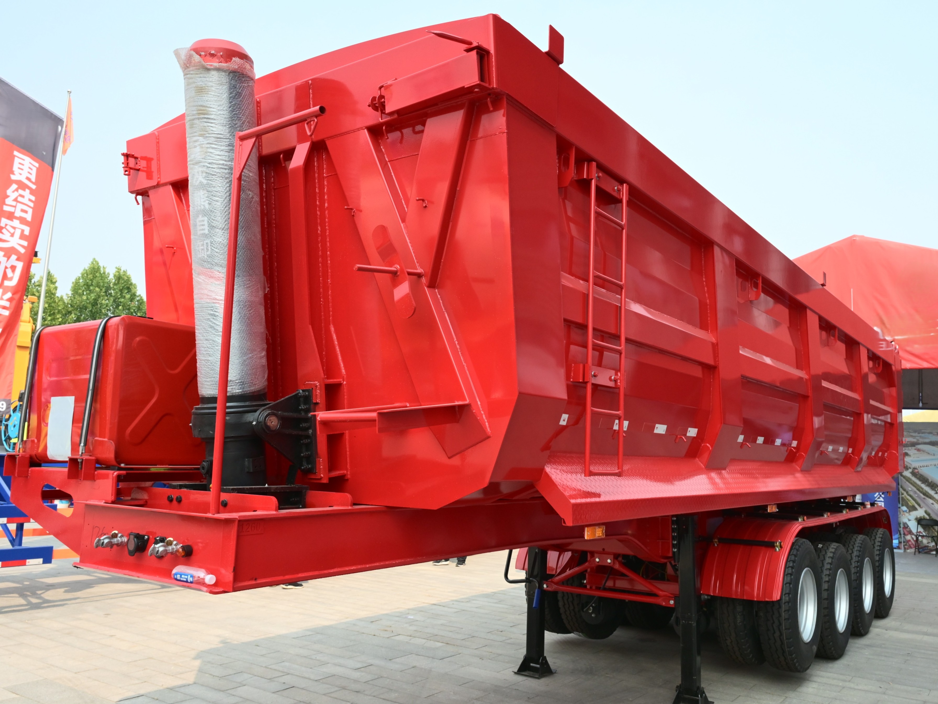 Nusu-Trela ya Dumper ya Nyuma yenye Axle 4 na Axle Inayoinuliwa