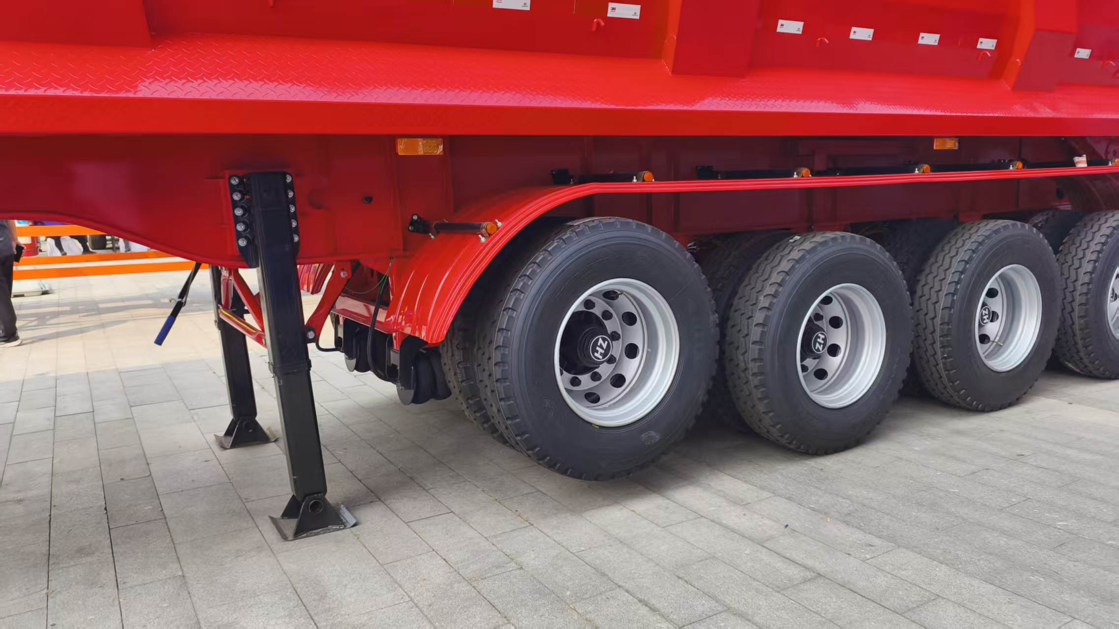 Nusu-Trela ya Dumper ya Nyuma yenye Axle 4 na Axle Inayoinuliwa