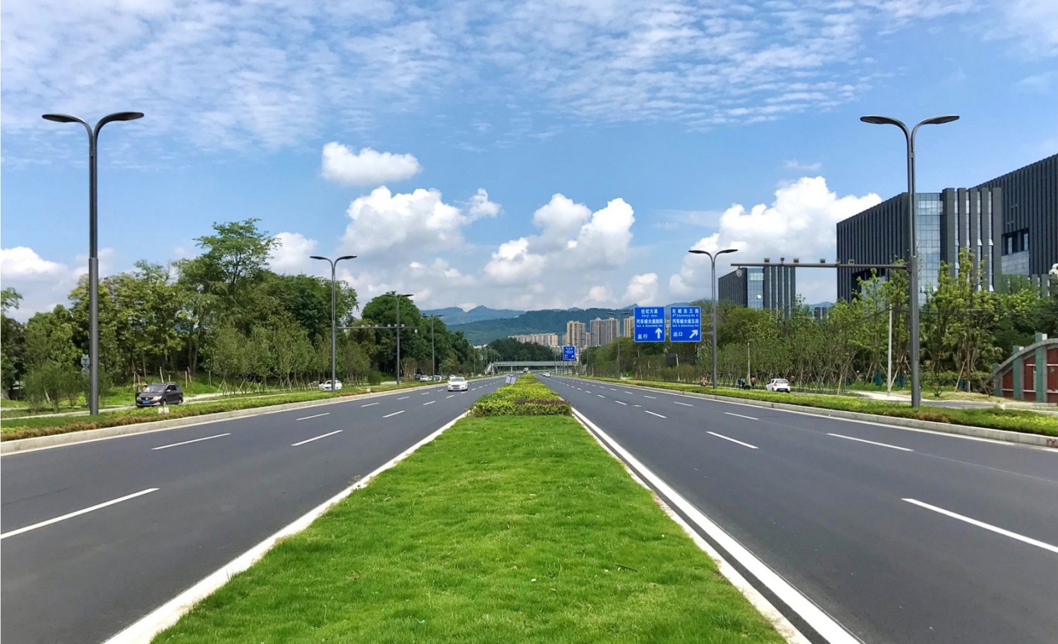 مشروع ترقية الأعمدة الذكية متعددة الأغراض - البنية التحتية للطرق الحضرية